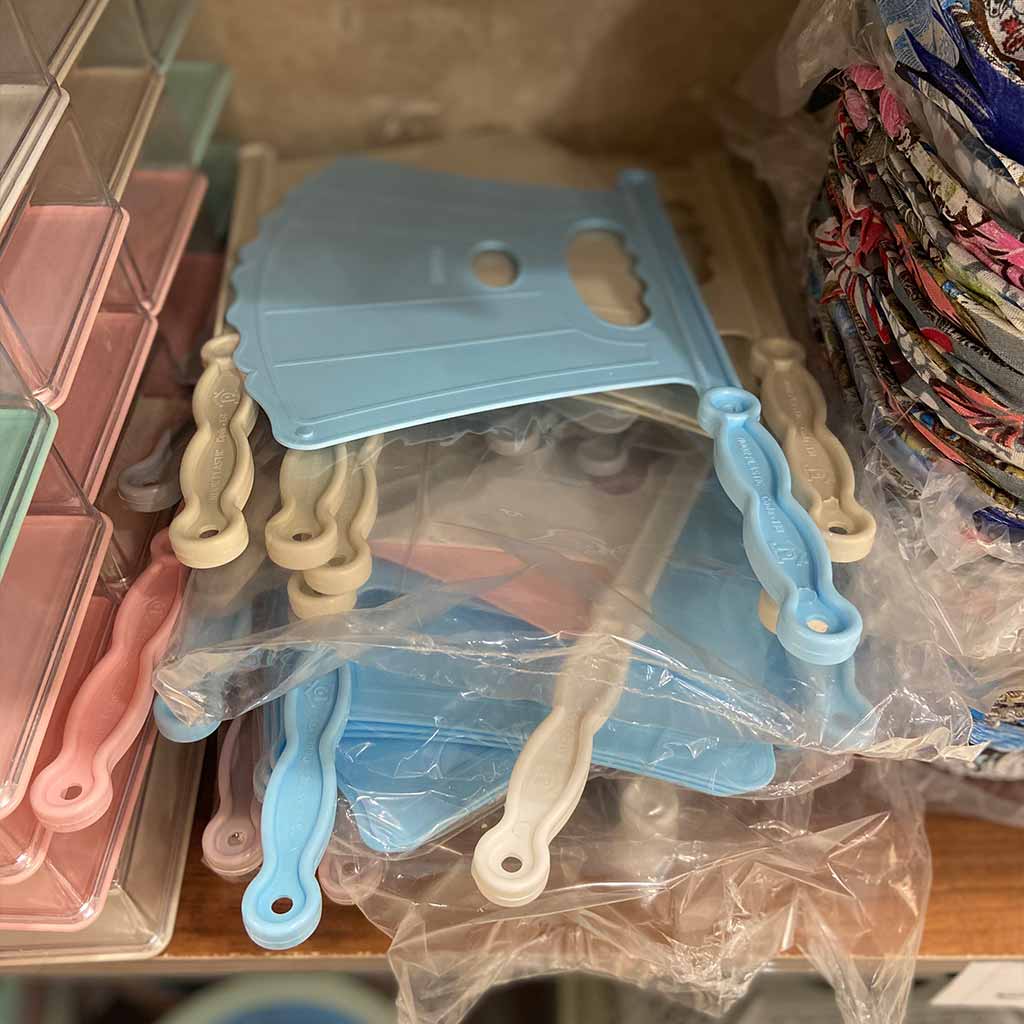 بادبزن دسته دار پلاستیکی یا بادبزن منقل کبابی