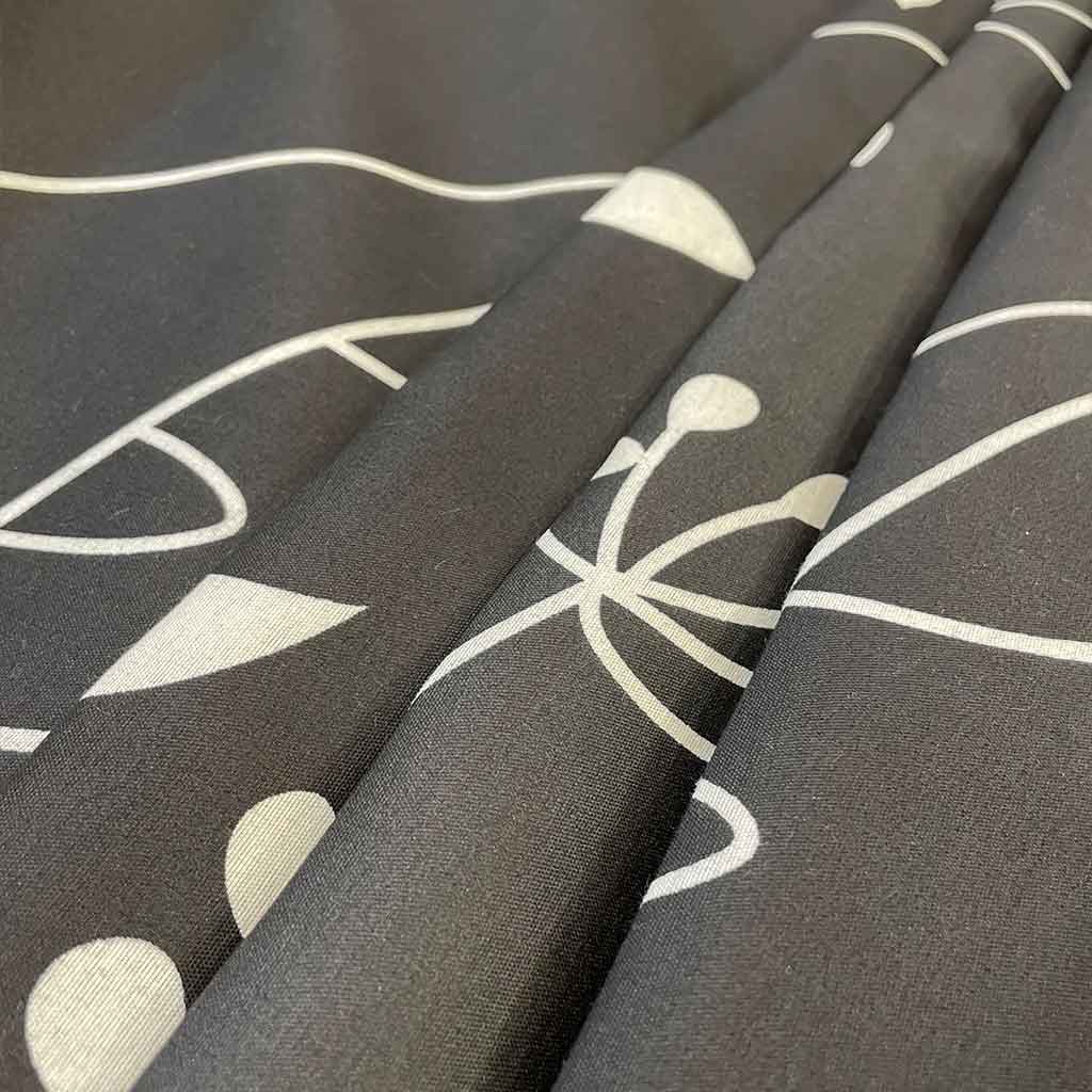 پارچه ملحفه ای طرحدار مشکی گل سفید