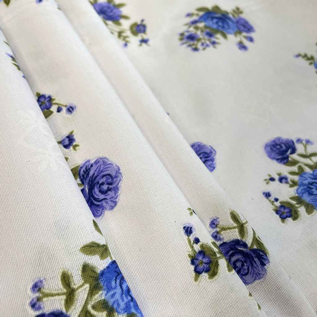 پارچه ملحفه ای طرحدار ریز گل آبی بنفش