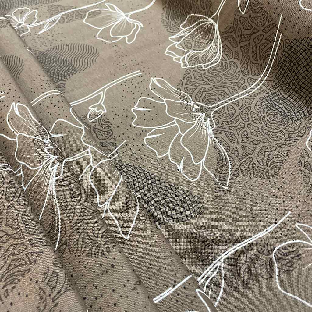 پارچه ملحفه ای قهوه ای لاین گل سفید